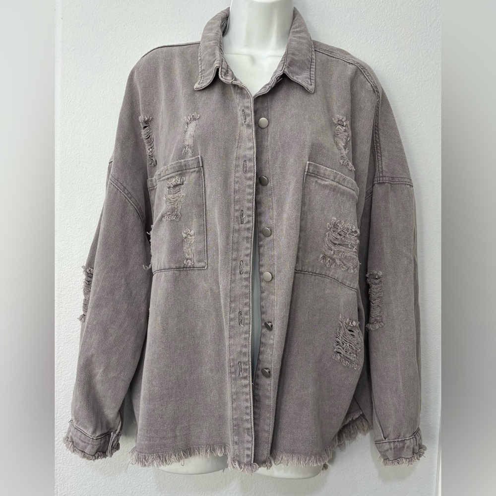 women’s POL distressed gray denim jean shirt jacket - size L